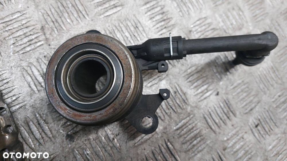 TARCZA DOCISK ŁOŻYSKO OPOROWE NISSAN PRIMERA P12 F9Q 120KM 1.9 DCI - 2