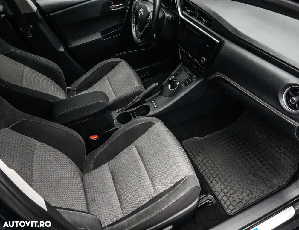 Toyota Auris 1.8 L VVT-i Hybrid Sol + - 12