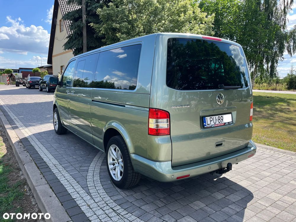 Volkswagen Multivan - 11