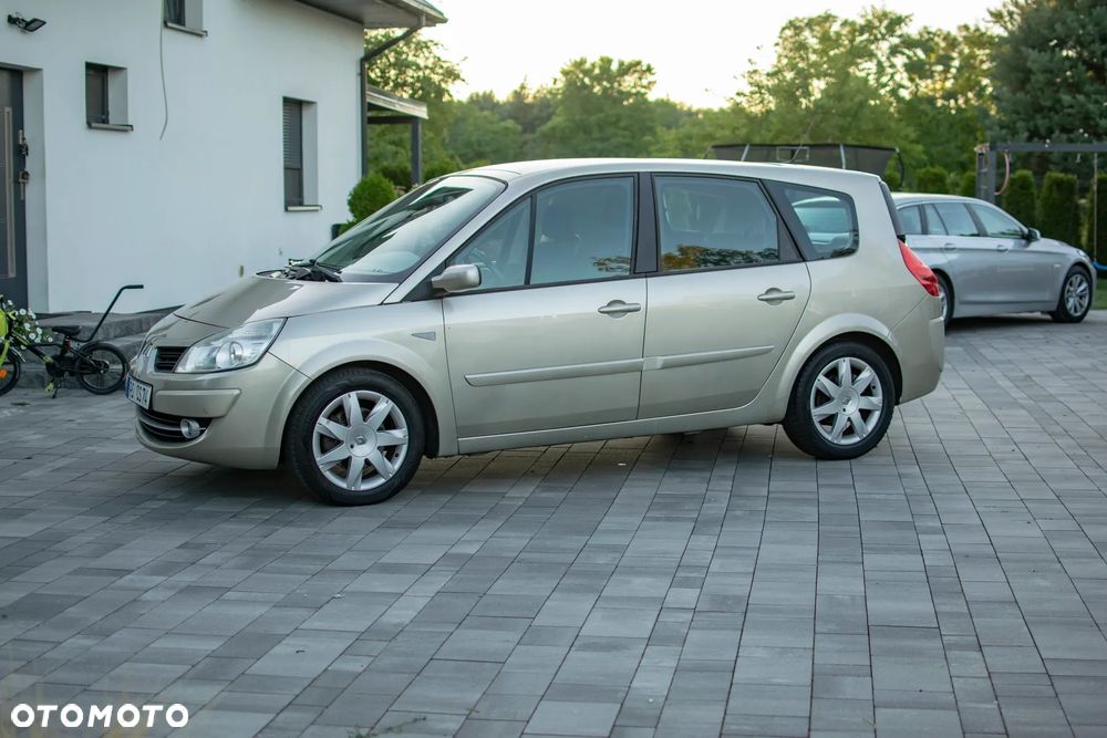 Renault Grand Scenic - 31