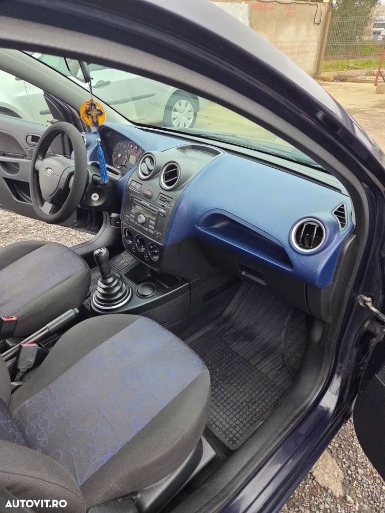 Ford Fiesta 1.3i Ambiente - 12