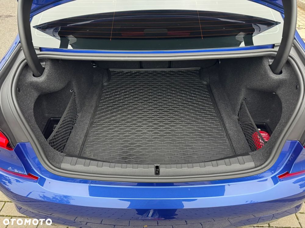 BMW Seria 3 318d M Sport - 23
