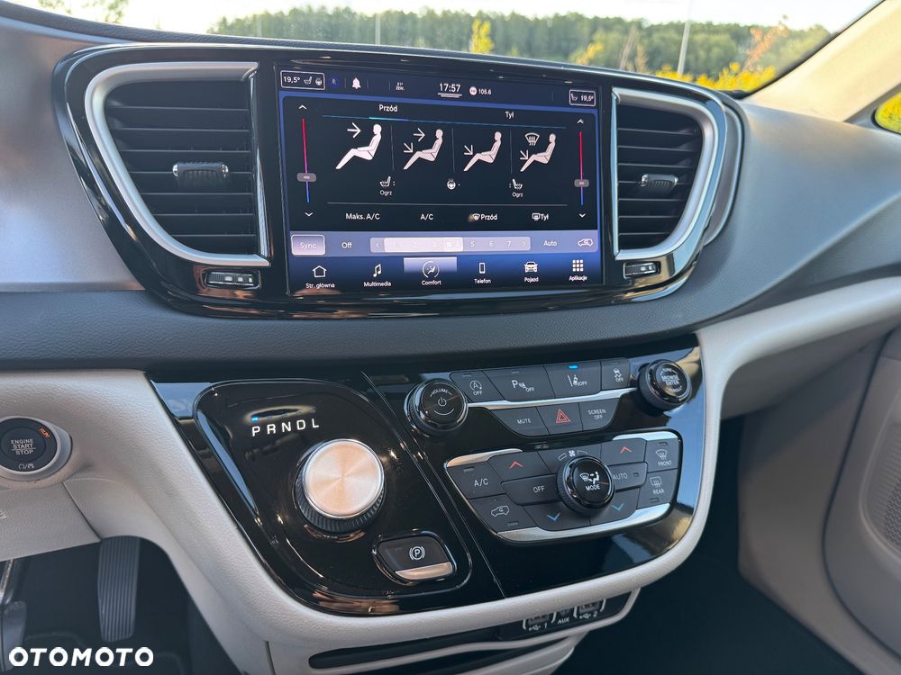 Chrysler Pacifica - 17