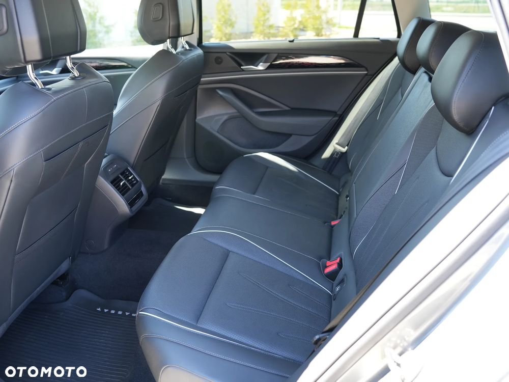 Volkswagen Passat - 10