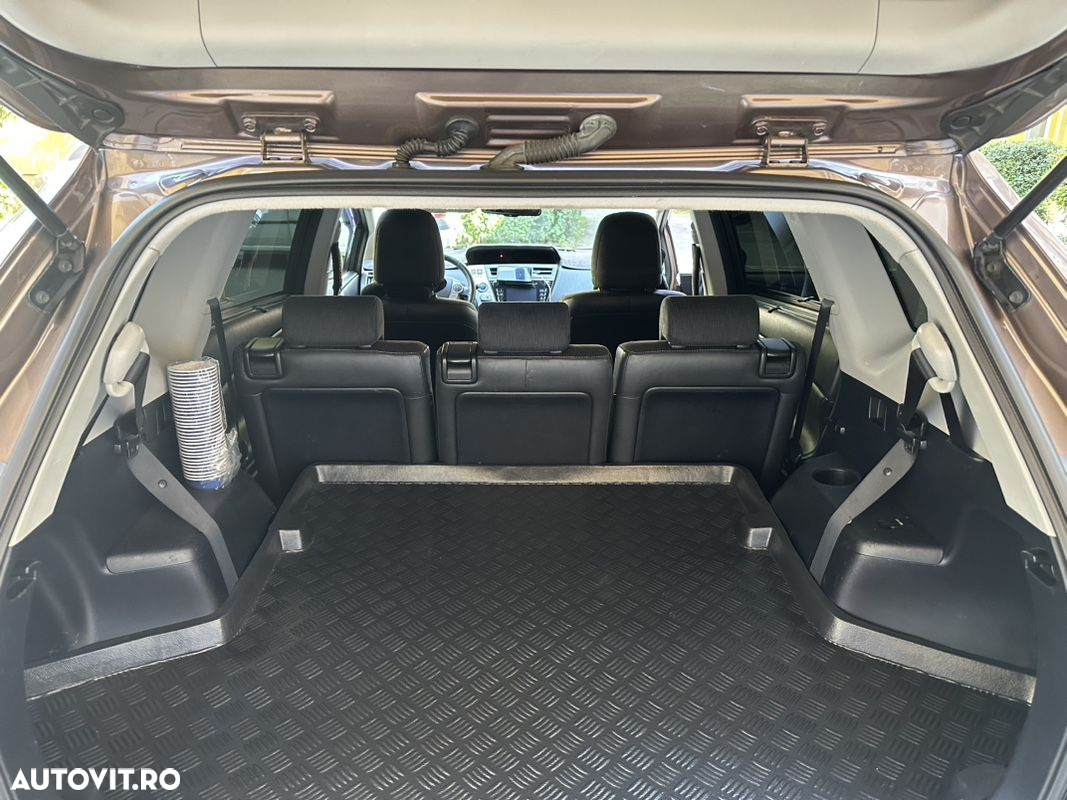 Toyota Prius+ (Hybrid) - 6