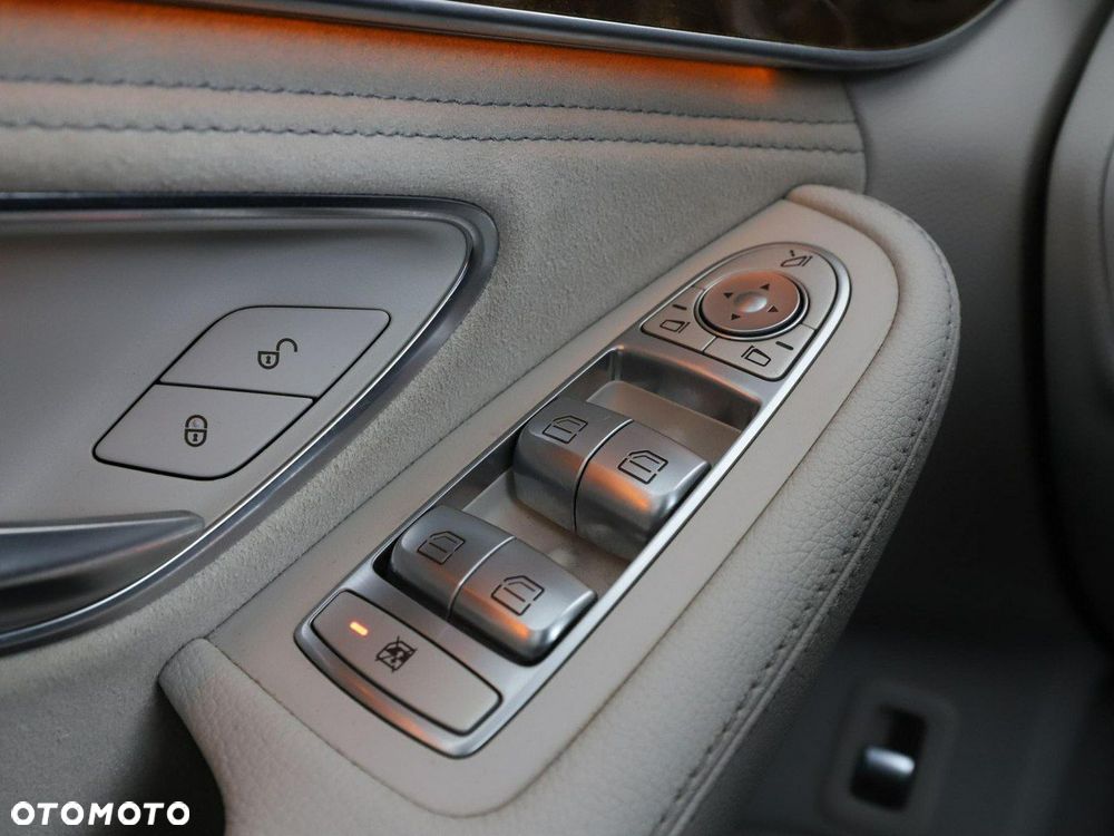 Mercedes-Benz Klasa C 300 7G-TRONIC Exclusive - 38