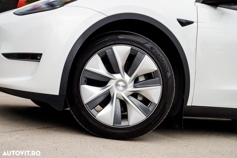 Tesla Model Y Long Range Dual Motor AWD - 7