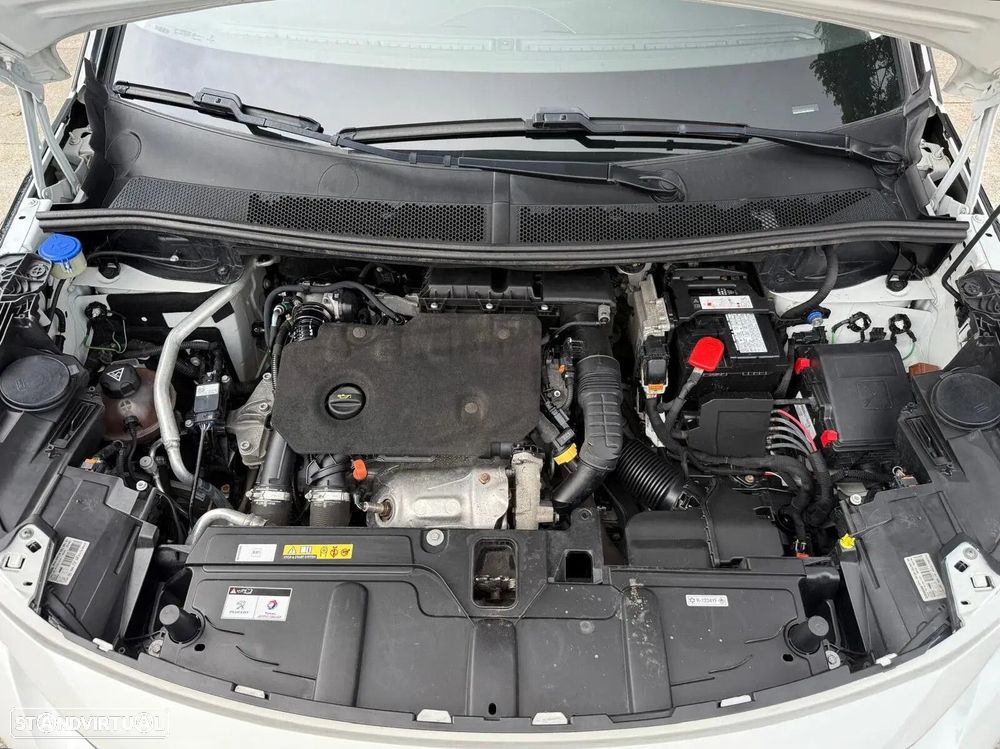 Peugeot 5008 1.5 BlueHDi Allure EAT8 - 31