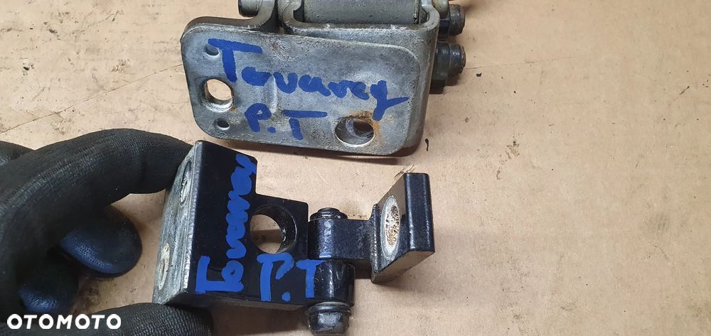 Zawias prawy tył tylny górny dolny para VW Touareg 7L0833402 - 7