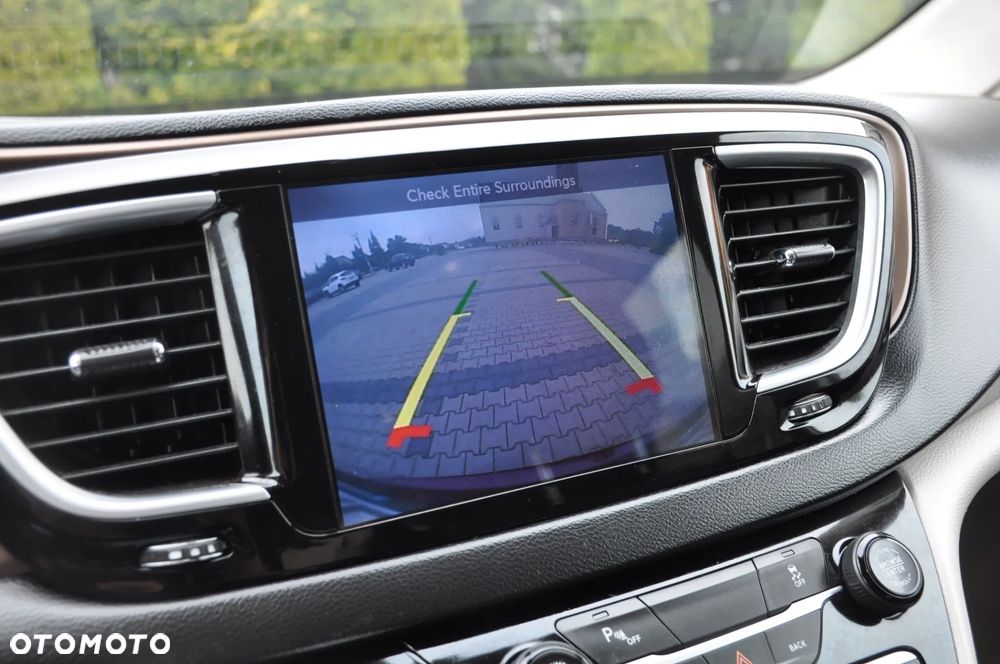 Chrysler Pacifica - 32