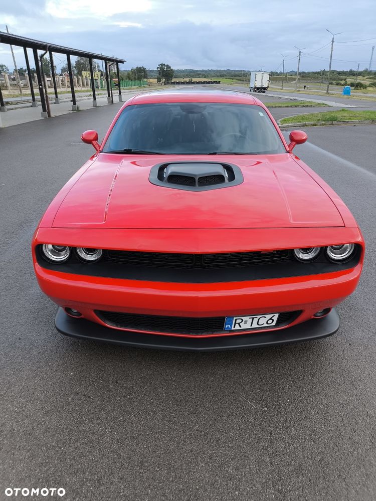Dodge Challenger - 1