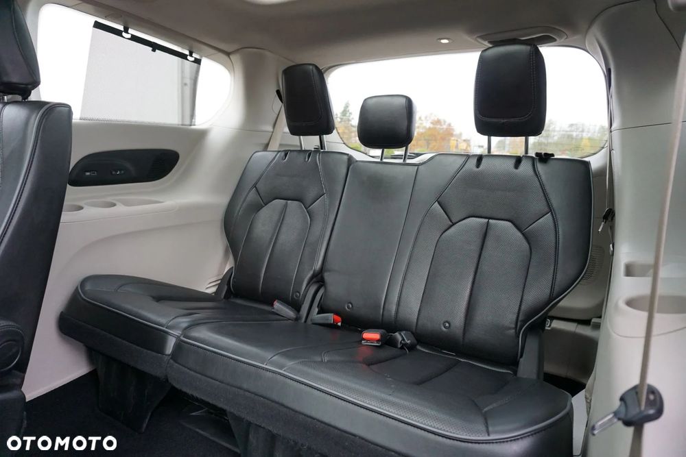 Chrysler Pacifica - 19