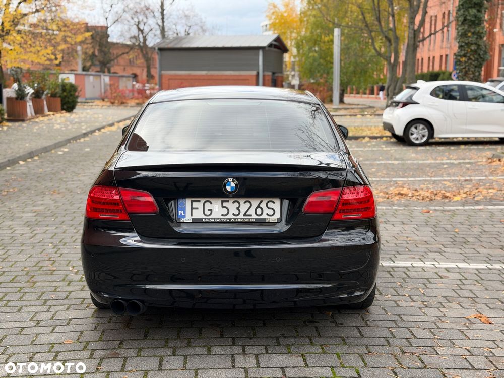 BMW 3 Series 2010 photo 4