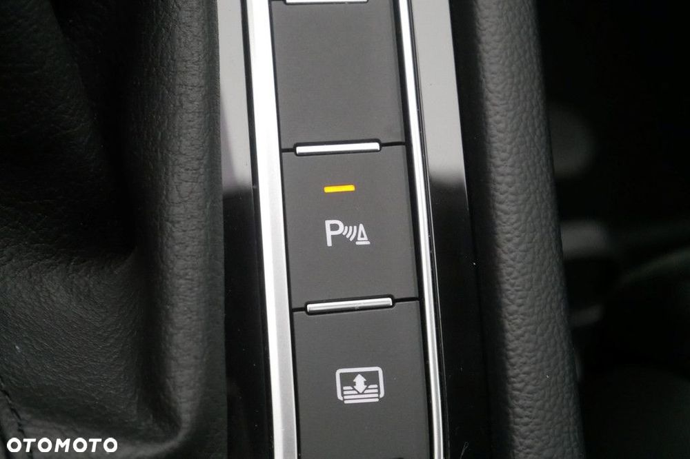 Volkswagen Passat 2.0 TSI Elegance DSG - 18