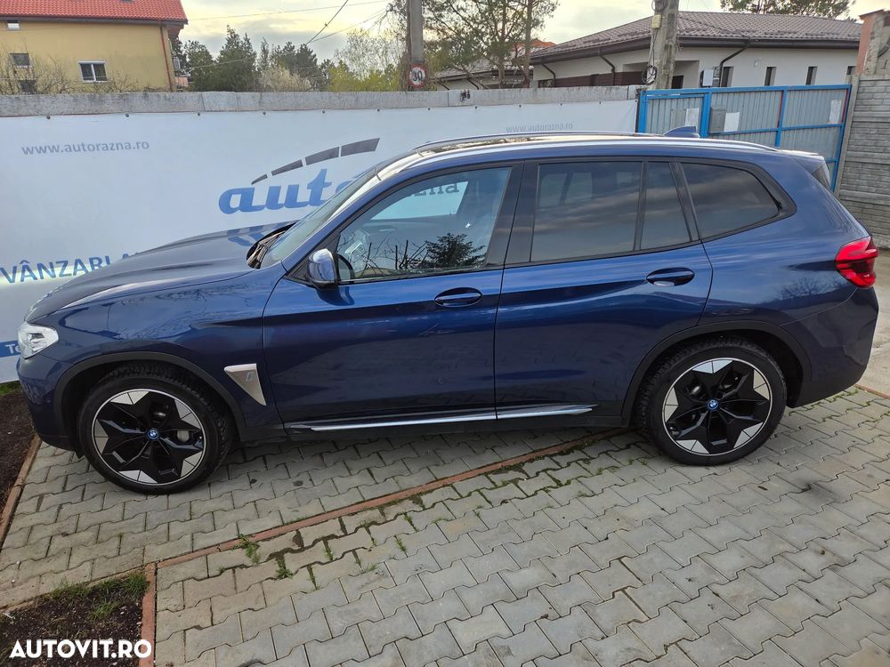 BMW iX3 - 11
