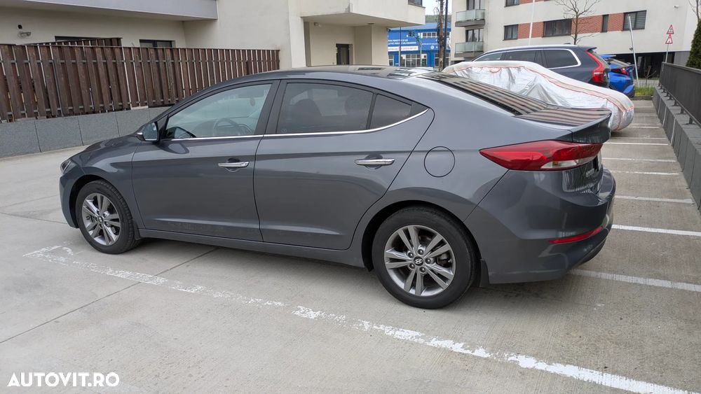 Hyundai Elantra 1.6 CRDI Highway - 3