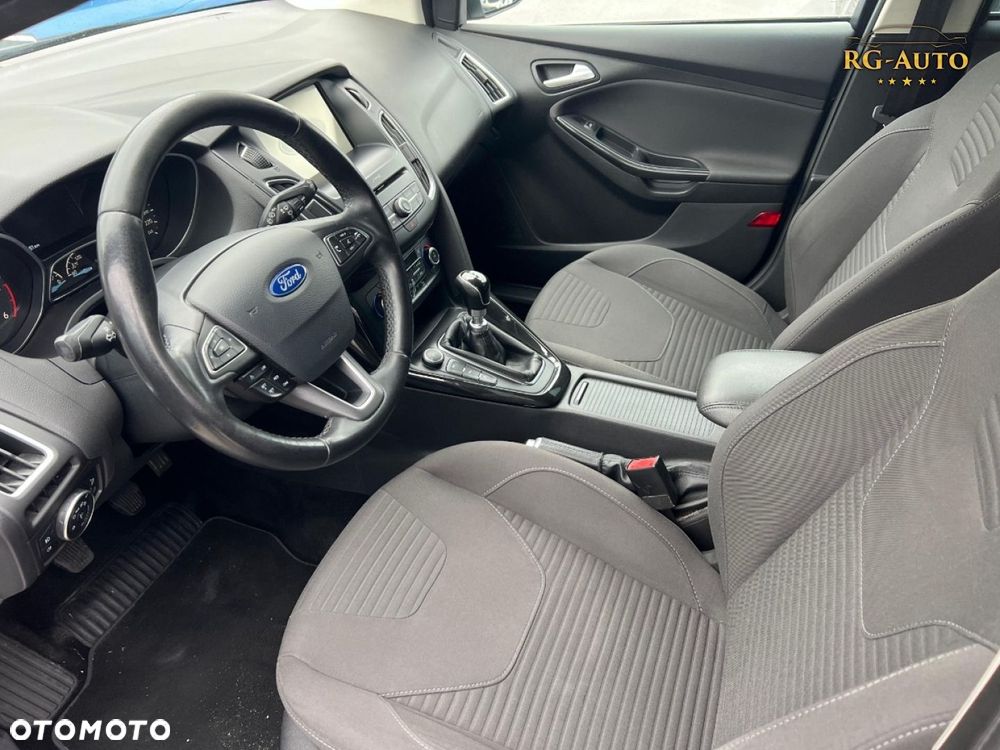 Ford Focus - 36