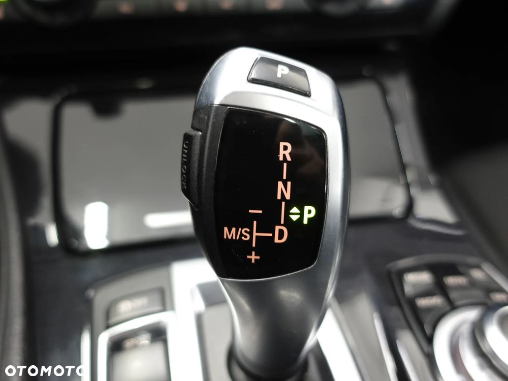 BMW Seria 5 528i - 34