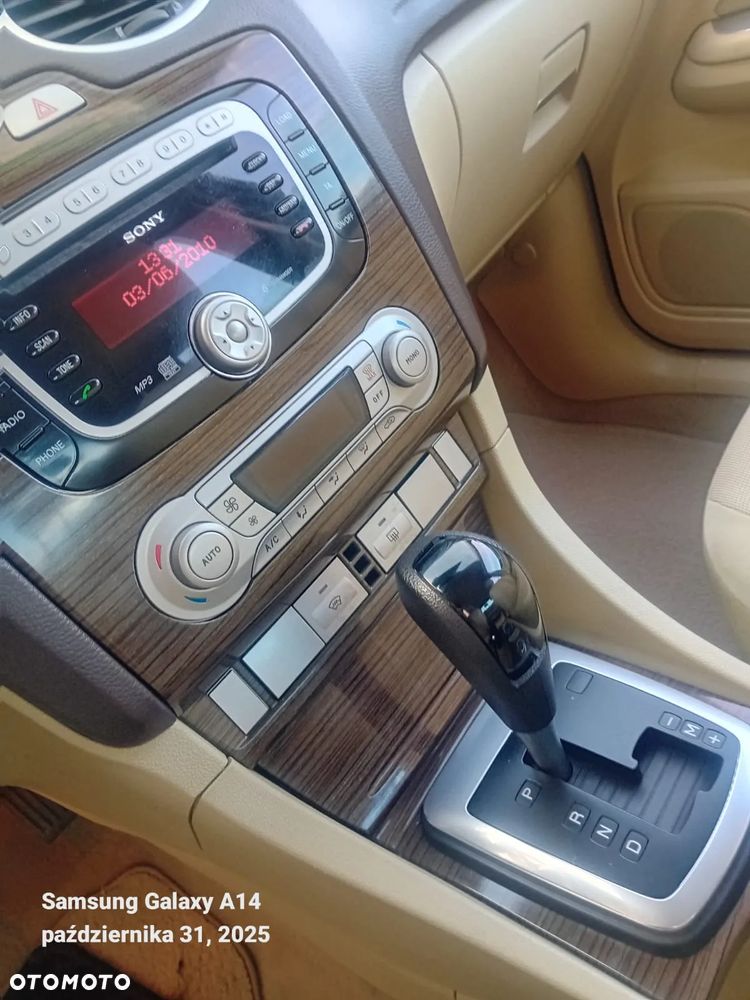 Ford Focus 1.6 16V Ghia - 11