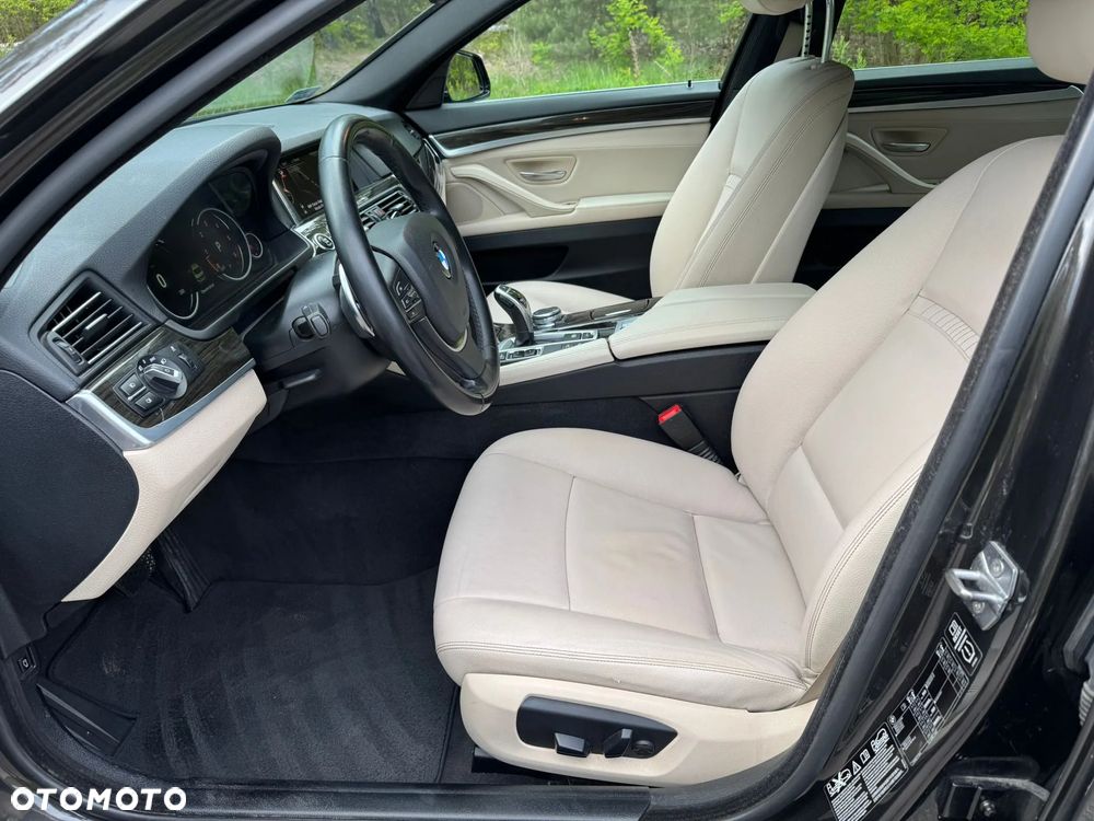 BMW Seria 5 525d xDrive Luxury Line - 33