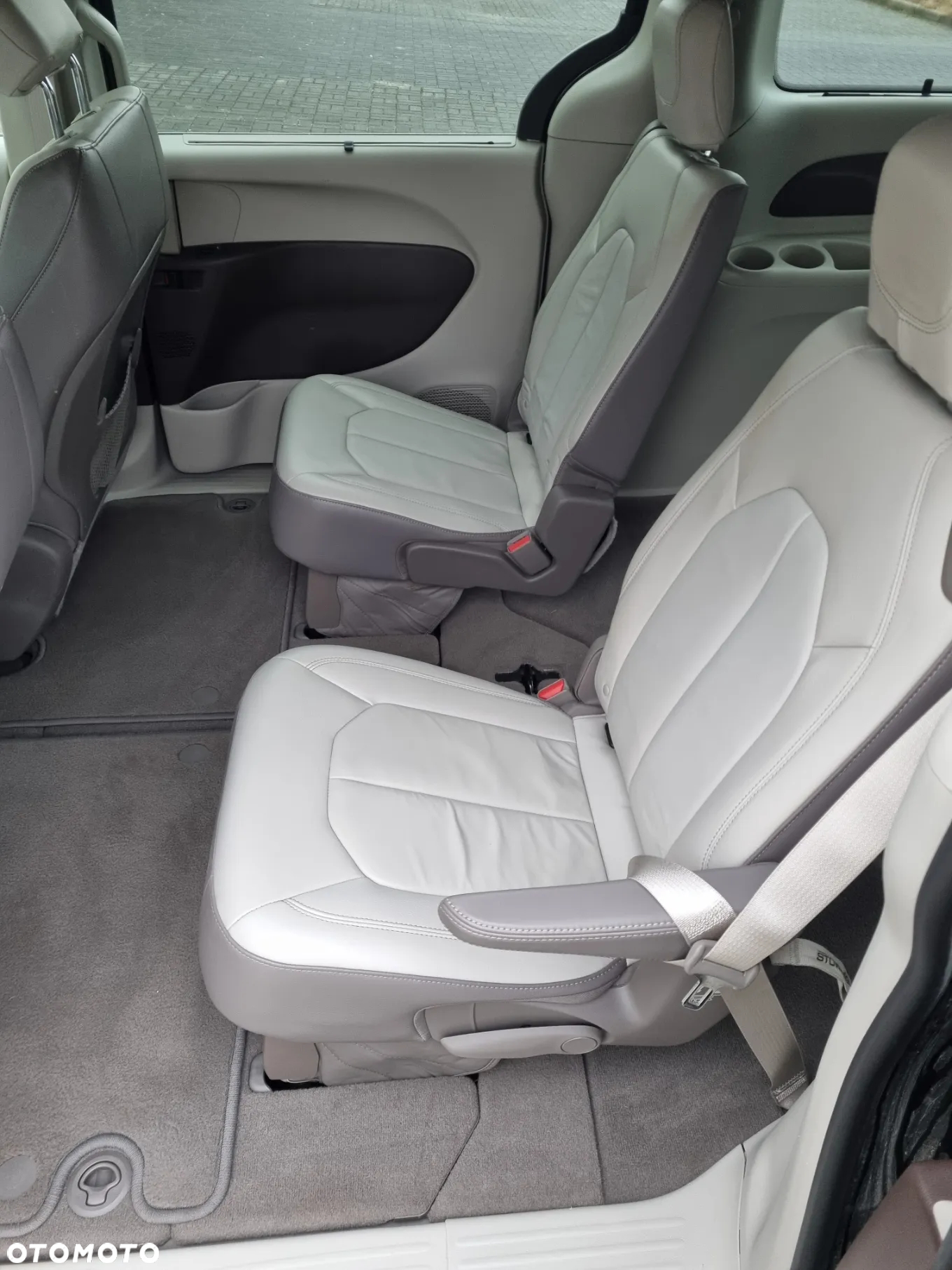 Chrysler Pacifica - 7