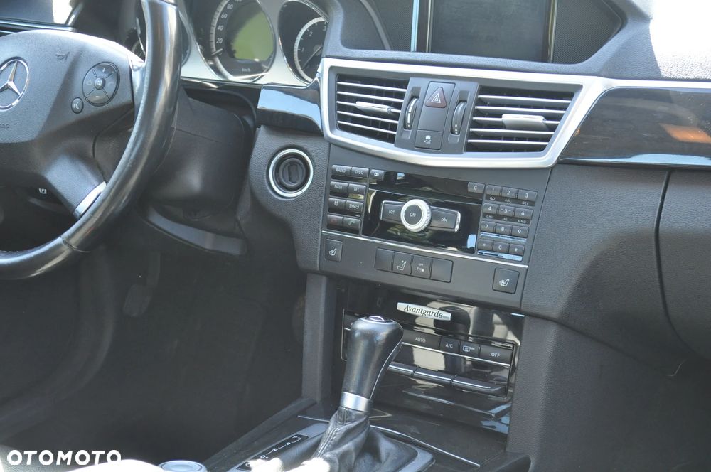 Mercedes-Benz Klasa E 250 CDI 4-Matic BlueEff Avantgarde - 12