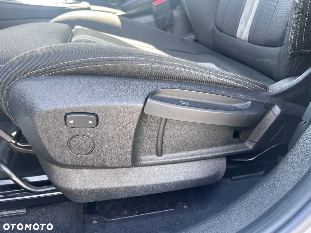 BMW Seria 2 216d Sport Line - 12