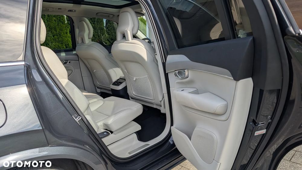 Volvo XC 90 T5 AWD Momentum Pro 7os - 16