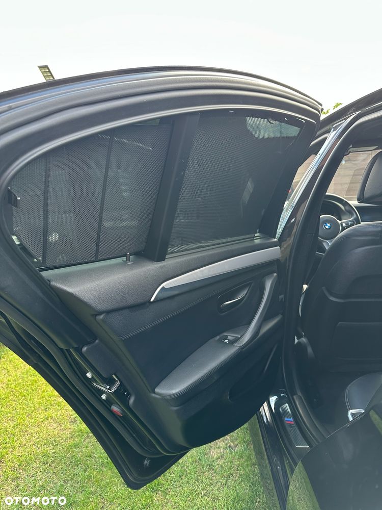 BMW Seria 5 530d xDrive - 28