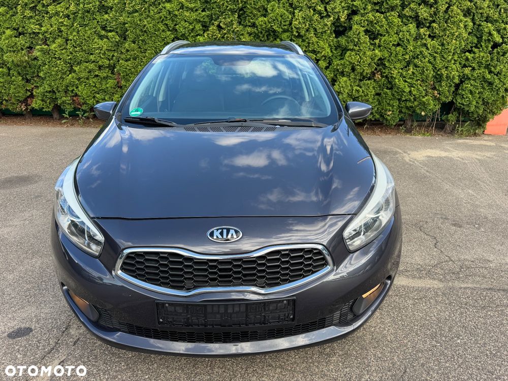 Kia Ceed 1.6 CRDi 128 ISG Fifa World Cup Edition - 4