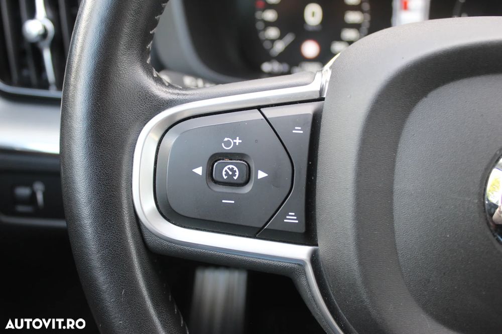 Volvo XC 60 D4 AWD Momentum - 17