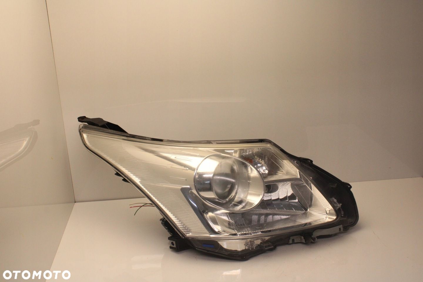 TOYOTA AVENSIS T27 09R- REFLEKTOR PRAWY LAMPA PRAWA PRZÓD PRZEDNIA - 1