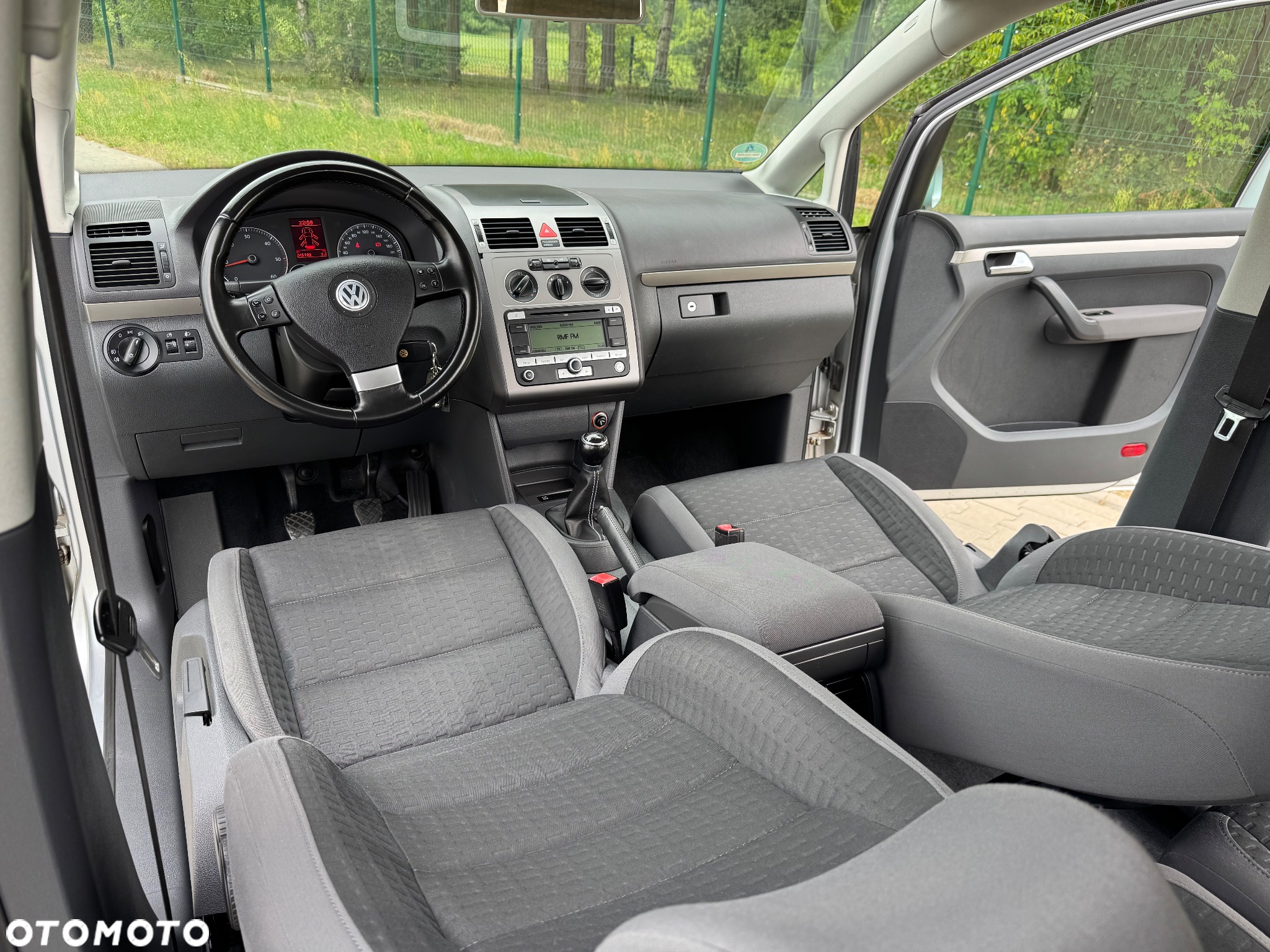 Volkswagen Touran 1.9 TDI DPF Blue Motion Highline - 31