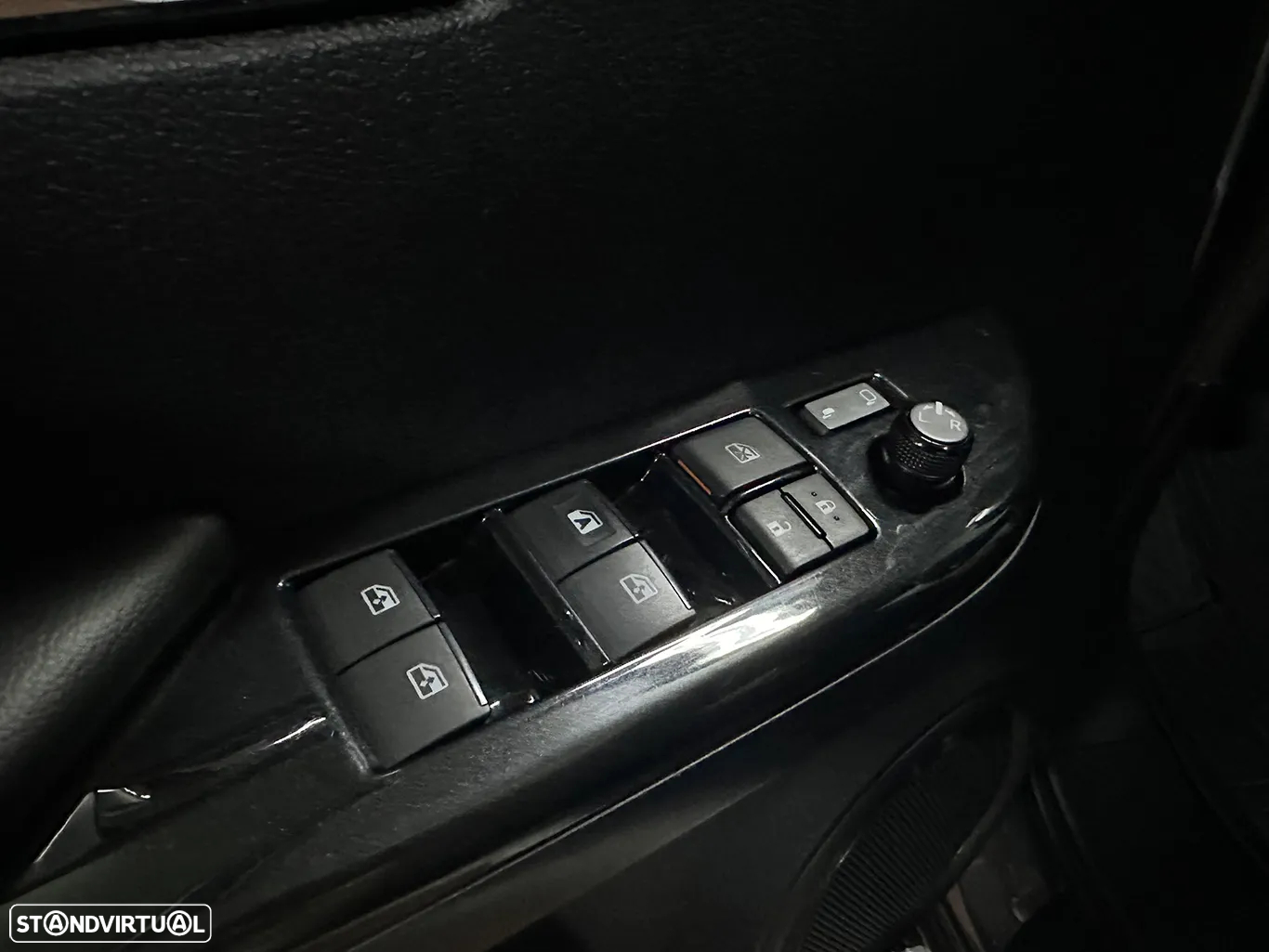 Toyota Hilux 2.4 D-4D 2WD CD Tracker - 34