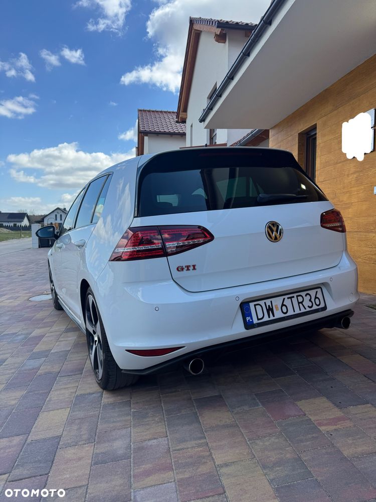 Volkswagen Golf - 6