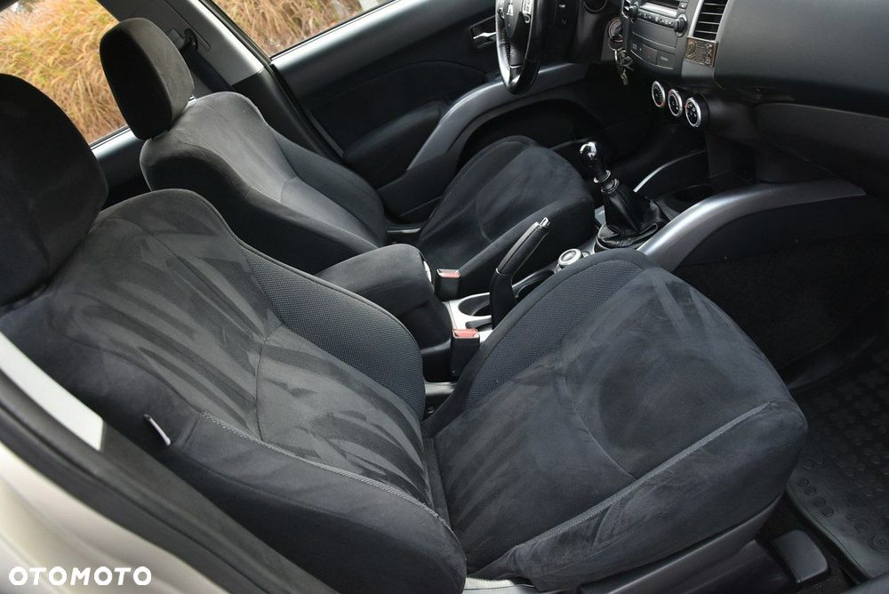 Mitsubishi Outlander - 13