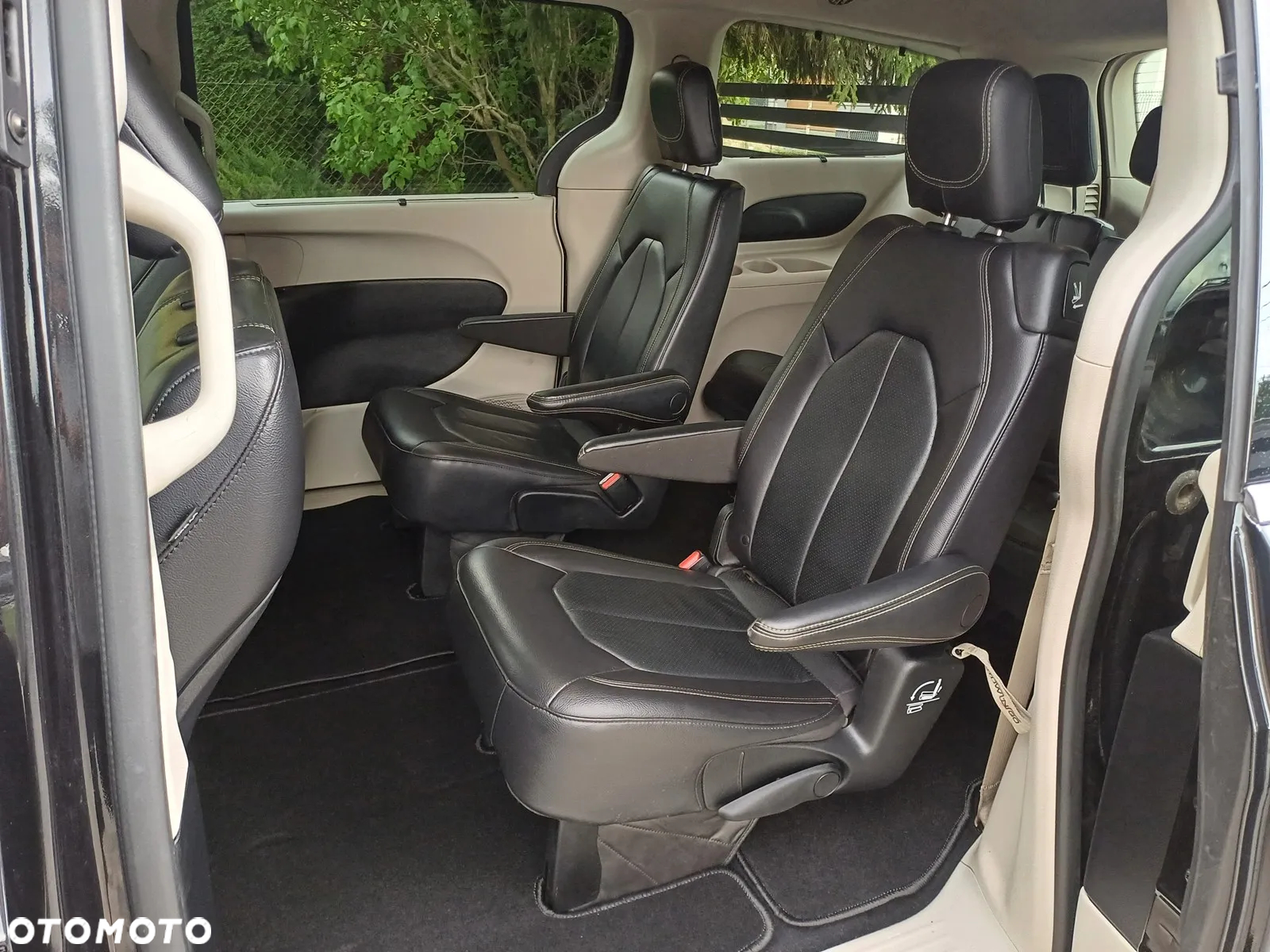 Chrysler Pacifica - 17