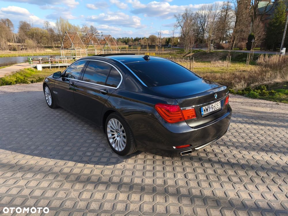 BMW Seria 7 750Li - 9