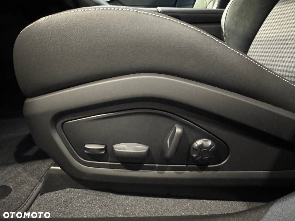 Porsche Taycan 105kWh 4 Performance Plus - 16