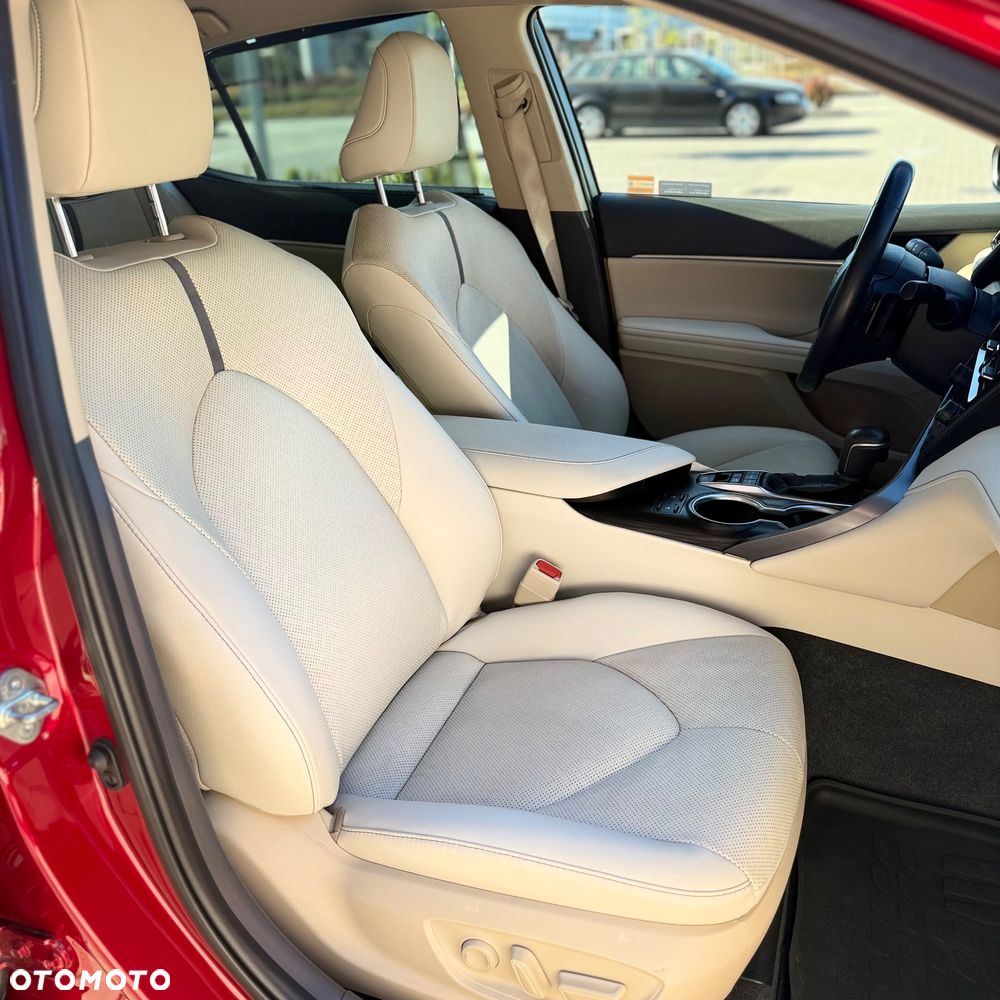 Toyota Camry 2.5 Hybrid Executive CVT - 9