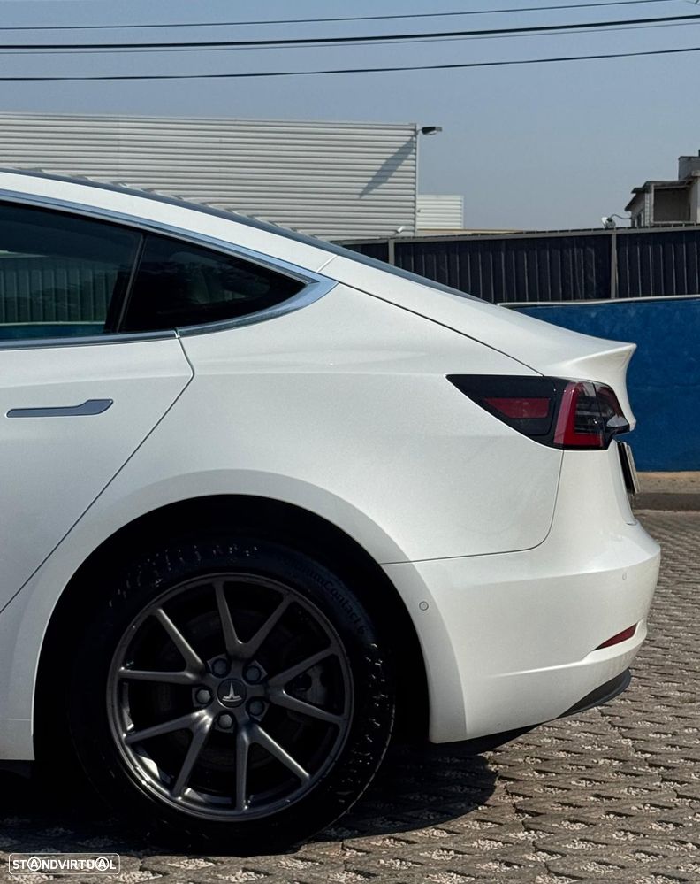Tesla Model 3 - 9