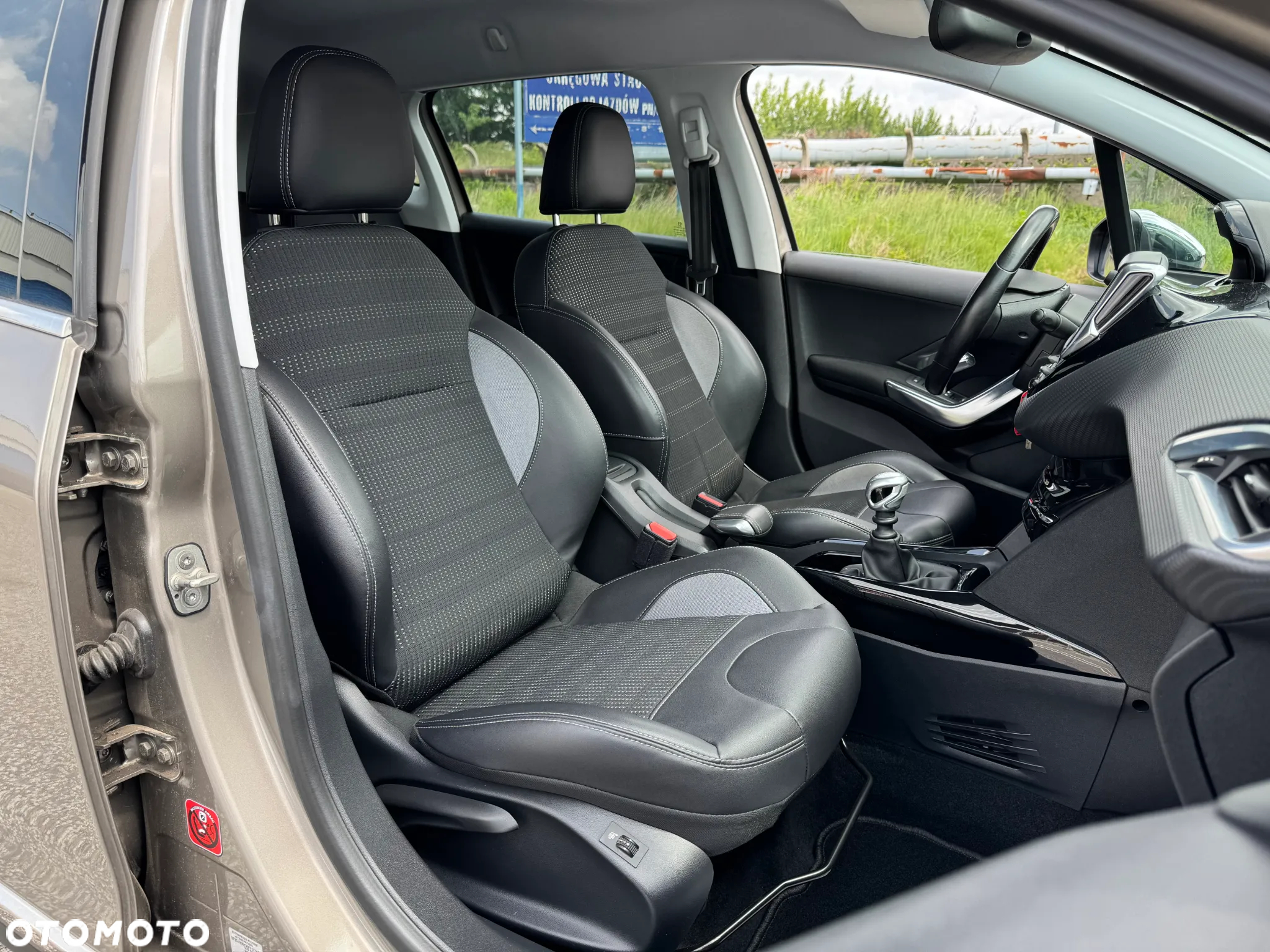 Peugeot 2008 1.2 PureTech Allure Pack S&S - 29