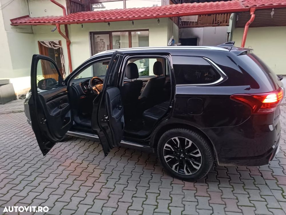 Mitsubishi Outlander - 3