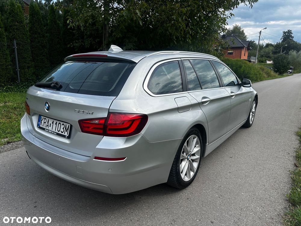 BMW Seria 5 525d xDrive - 4