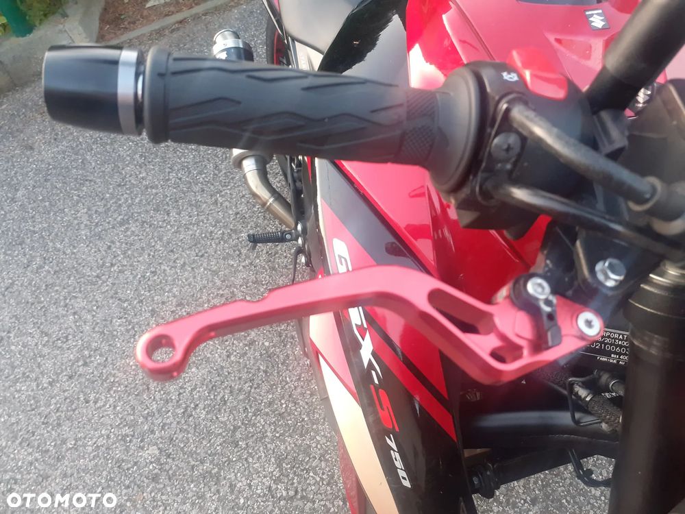 Suzuki GSX - 18