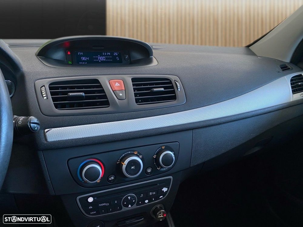 Renault Mégane 1.5 dCi Dynamique - 4