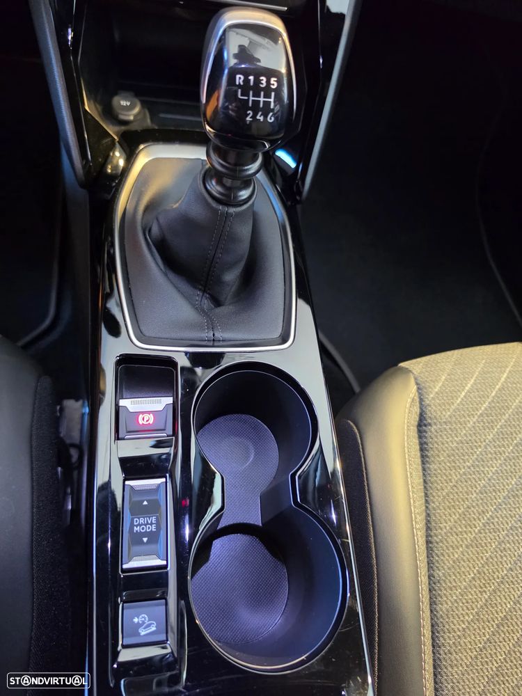 Peugeot 2008 1.2 PureTech Allure - 17