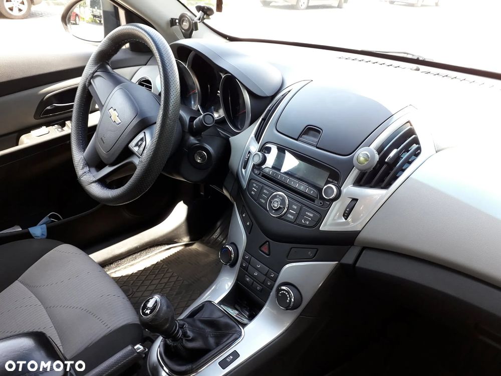 Chevrolet Cruze 1.8 LS+ - 4