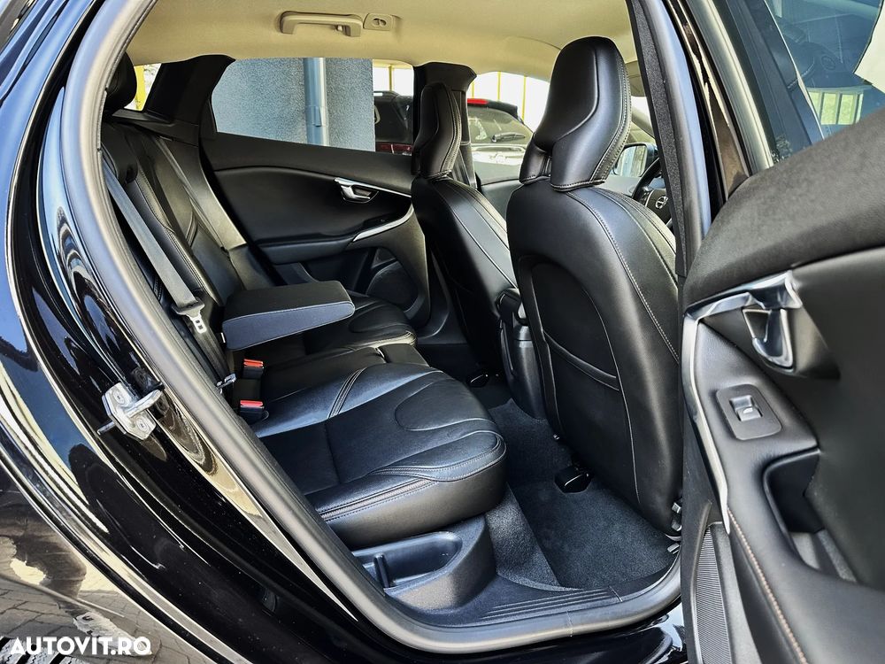 Volvo V40 D4 Geartronic Summum - 10