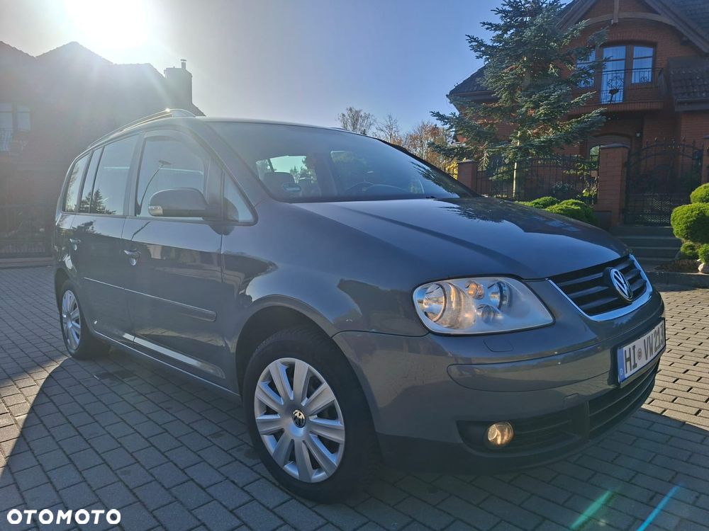 Volkswagen Touran 2005 photo 2
